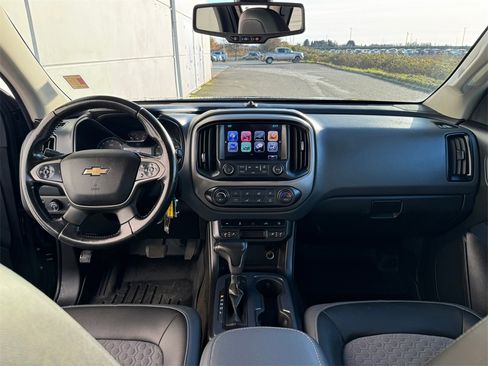 Used 2017 Chevrolet Colorado Z71 w/ Z71 Midnight Edition image 12