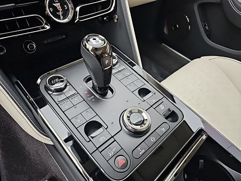 New 2025 Bentley Flying Spur Plug-In Hybrid image 29