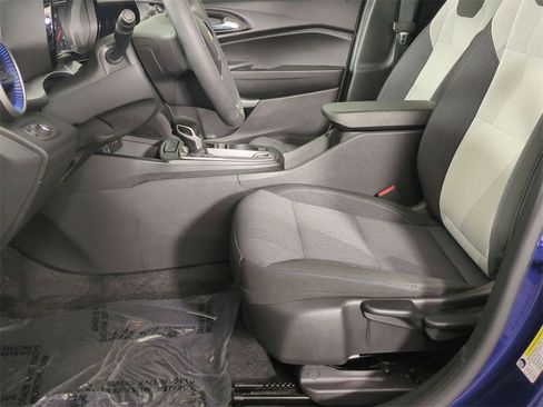 Used 2024 Chevrolet Trax LS w/ LS Convenience Package image 17