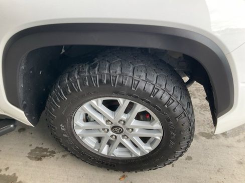 Used 2022 Toyota Tundra SR5 w/ SR5 Premium Package image 28