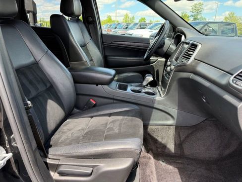 Used 2018 Jeep Grand Cherokee Altitude AWD/4WD image 28