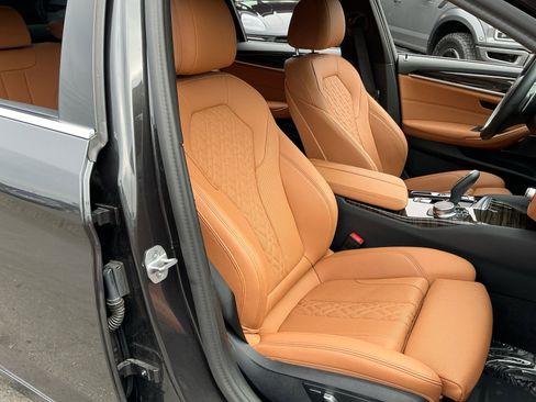 Used 2023 BMW 530e w/ Premium Package image 21