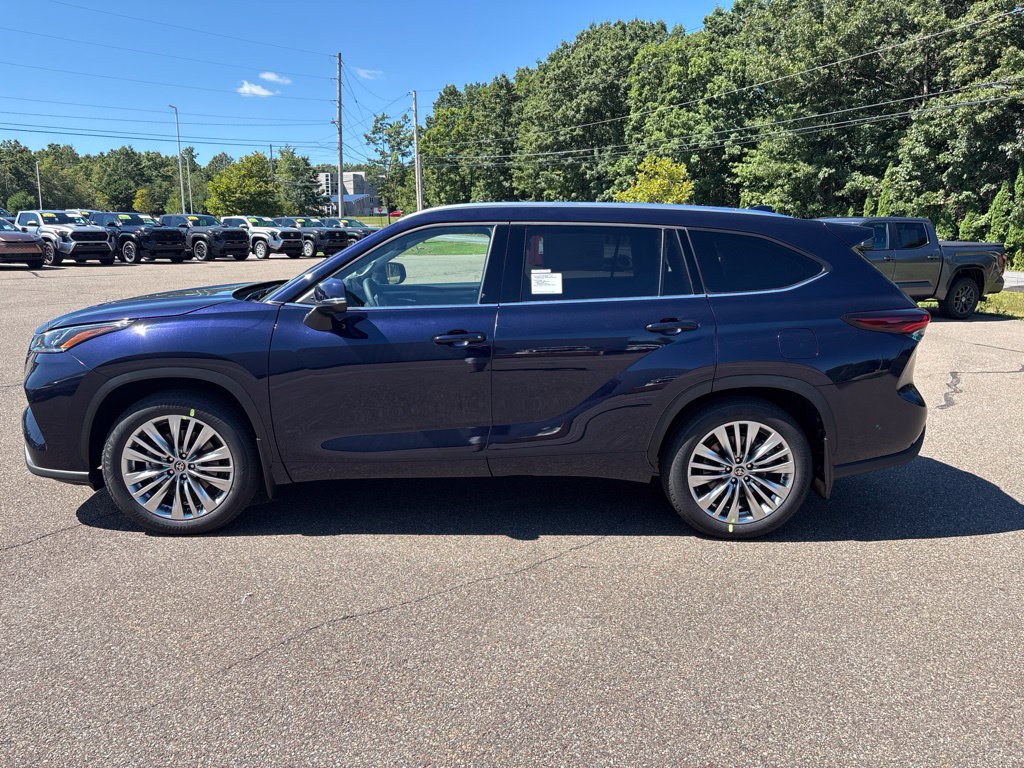 Certified 2026 Toyota Highlander Platinum AWD/4WD image 3