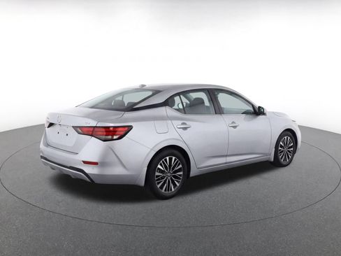 Used 2024 Nissan Altima 2.5 SV FWD image 9