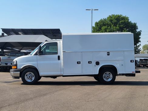 New 2026 GMC Savana 3500 w/ Power Convenience Package RWD image 4