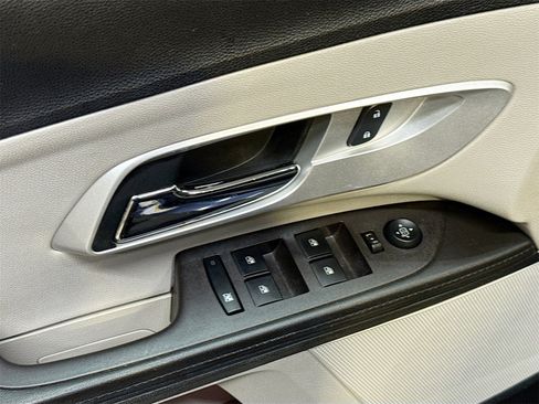 Used 2014 Chevrolet Equinox LS image 16