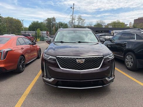 Used 2021 Cadillac XT6 Premium Luxury AWD/4WD image 2