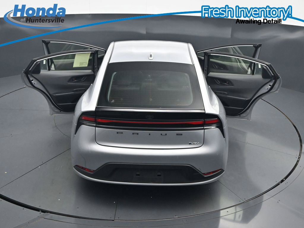Used 2025 Toyota Prius LE FWD image 40