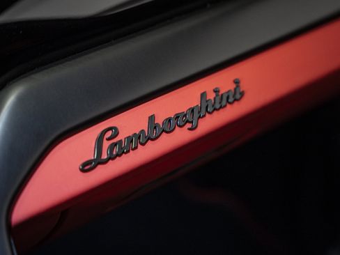 Used 2024 Lamborghini Urus S AWD/4WD image 40