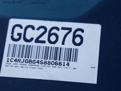 New 2025 Jeep Grand Cherokee Limited w/ Black Appearance Package image 33