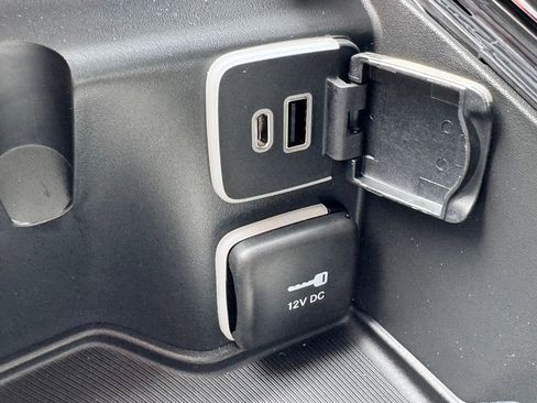 New 2026 Chrysler Pacifica Limited image 21