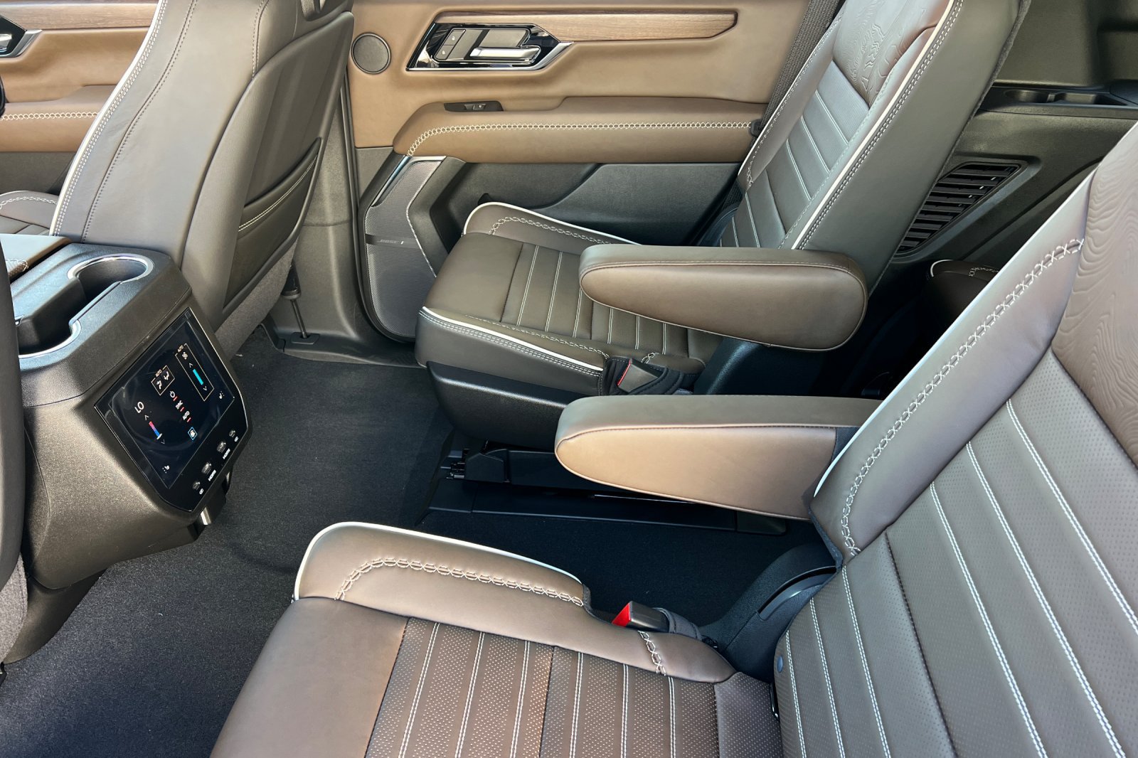 New 2026 GMC Yukon Denali Ultimate AWD/4WD image 11