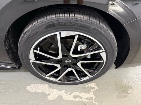 New 2025 Nissan Sentra SR image 4