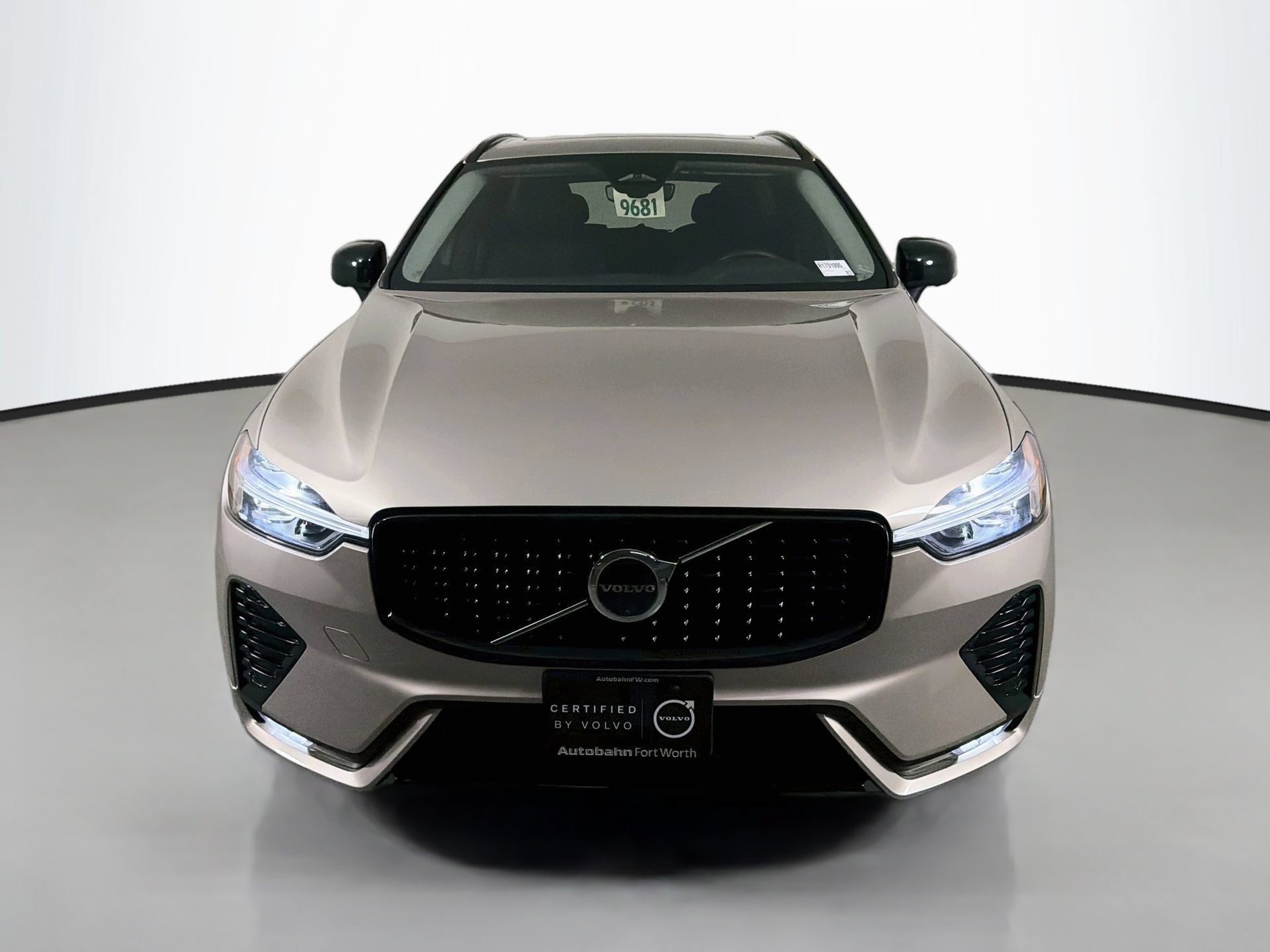 Certified 2024 Volvo XC60 B5 Plus AWD/4WD image 2