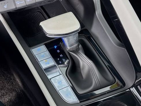 Used 2024 Hyundai Elantra Limited FWD image 19