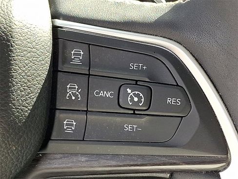 Used 2023 Jeep Grand Cherokee 4WD 4xe w/ Luxury Tech Group II image 24