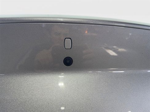 Used 2025 Genesis G70 2.5T image 23