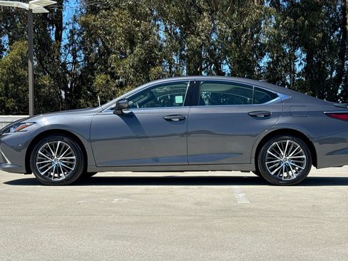 Used 2023 Lexus ES 300h w/ Premium Package FWD image 2