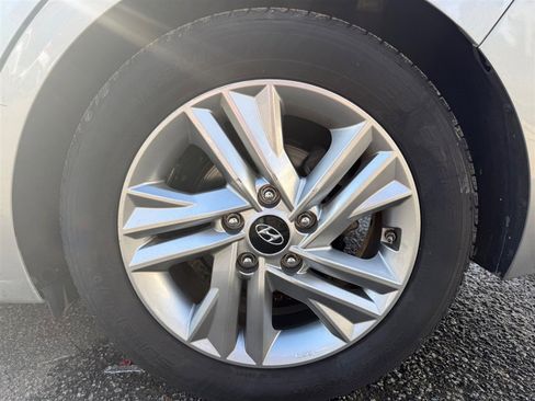 Used 2020 Hyundai Elantra SEL image 36