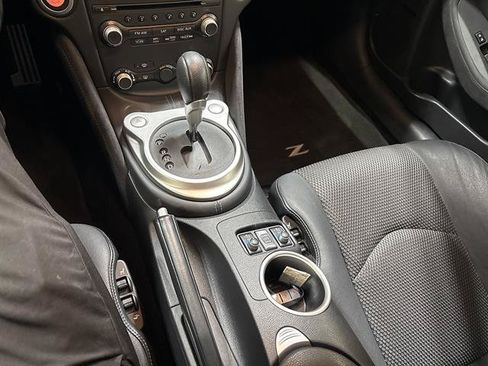 Used 2018 Nissan 370Z Touring RWD image 12
