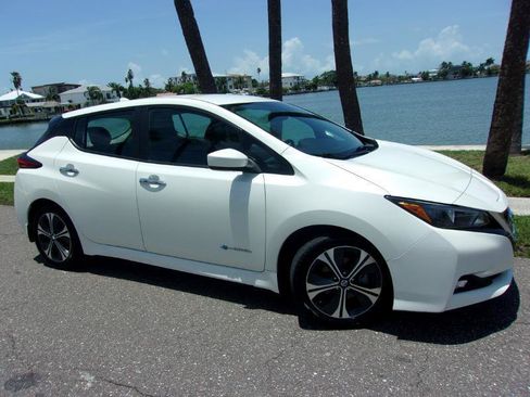 Used 2018 Nissan Leaf SV FWD image 13