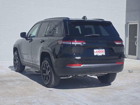 New 2026 Jeep Grand Cherokee Altitude image 3