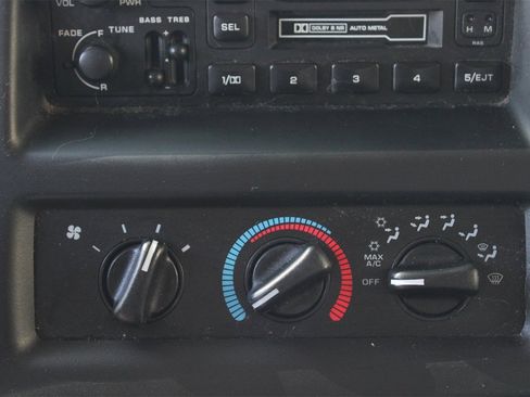 Used 2002 Dodge B3500 image 13