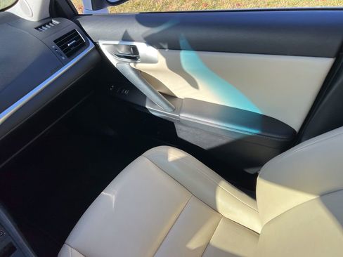 Used 2013 Lexus CT 200h image 26