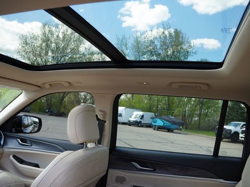 Certified 2022 Jeep Grand Cherokee L Limited AWD/4WD image 18