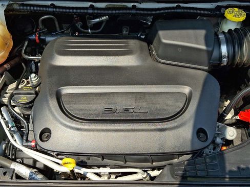 Used 2022 Chrysler Voyager LX FWD image 29