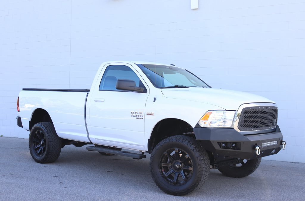 Used 2020 RAM 1500 Classic SLT AWD/4WD image 1