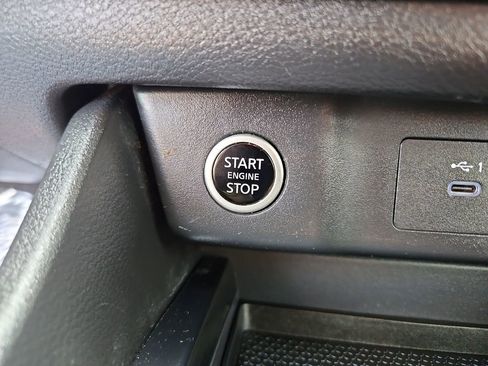 Used 2023 Nissan Rogue SV image 19