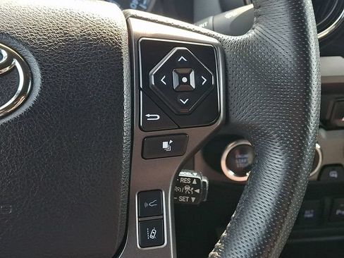 Certified 2022 Toyota Tacoma TRD Off-Road w/ Technology Package AWD/4WD image 21