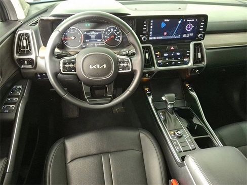 Used 2023 Kia Sorento S w/ Panoramic Sunroof Package image 2
