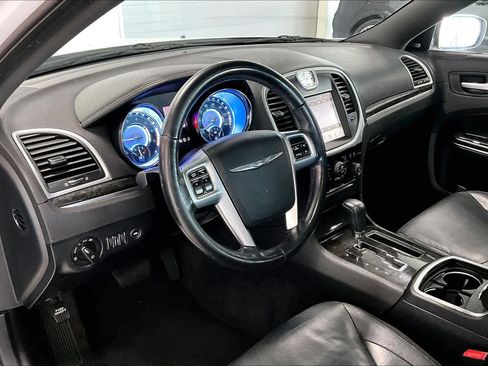 Used 2011 Chrysler 300 Limited image 2