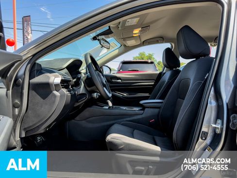 Used 2025 Nissan Altima 2.5 SV FWD image 10