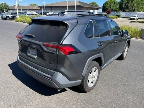 Used 2020 Toyota RAV4 XLE w/ Carpet Mat Package FWD image 5