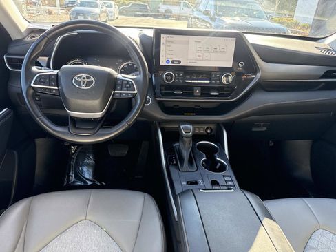 Used 2023 Toyota Highlander Bronze Edition image 15