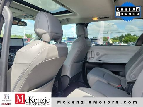 Used 2025 Toyota Sienna XLE FWD image 21