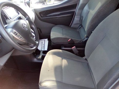 Used 2020 Nissan NV200 S image 6