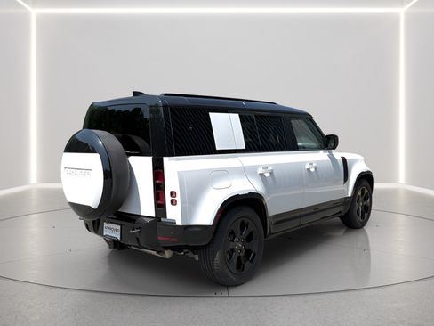 Certified 2025 Land Rover Defender 110 X-Dynamic SE AWD/4WD image 5