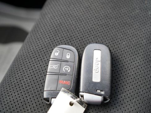 Used 2019 Jeep Grand Cherokee Altitude AWD/4WD image 78