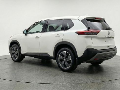 Used 2025 Nissan Rogue SV image 6