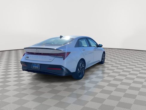 New 2025 Hyundai Elantra SEL image 8