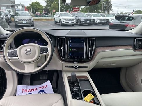 Used 2022 Volvo XC60 B5 Momentum w/ Climate Package image 12