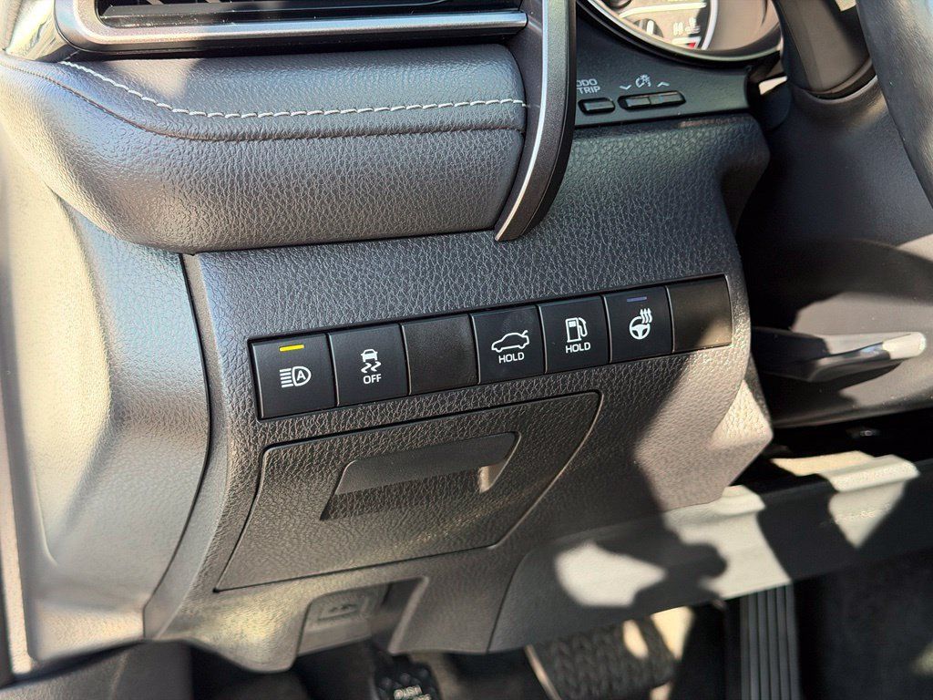 Used 2024 Toyota Camry SE FWD image 23