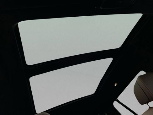 Used 2026 BMW X7 M60i image 33