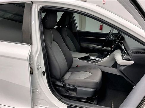 Used 2022 Toyota Camry LE image 10