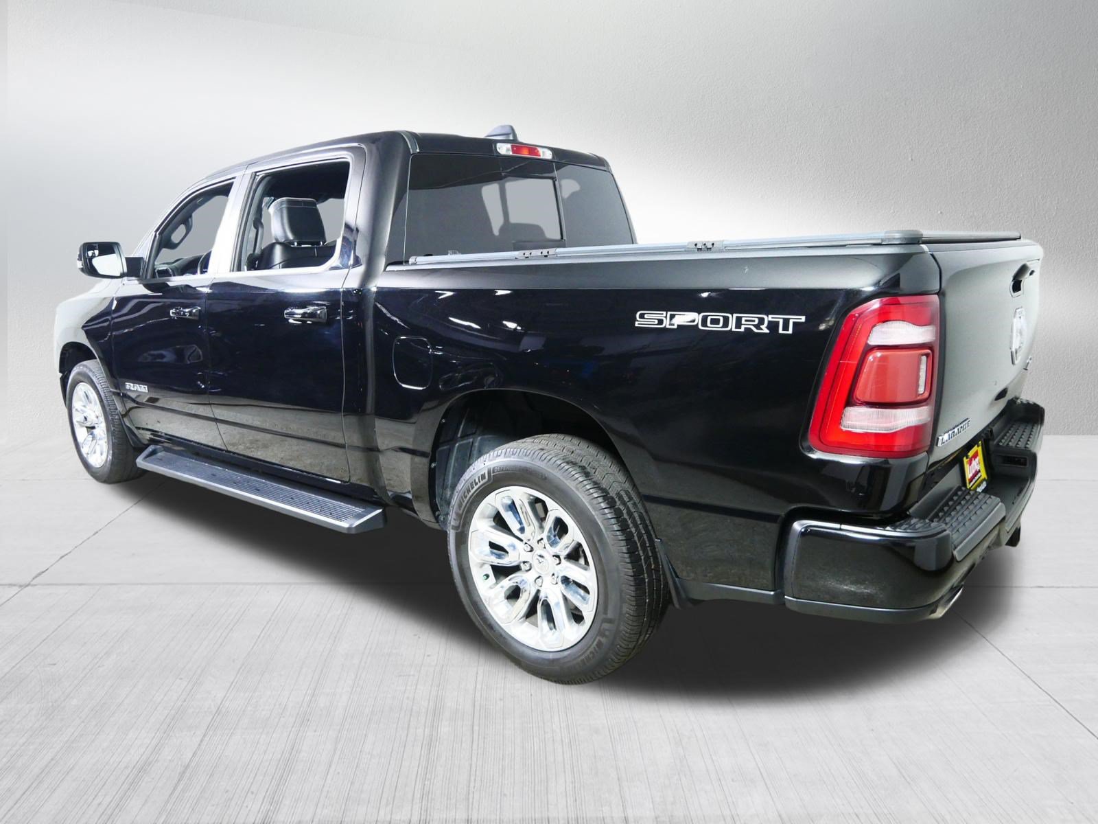 Used 2023 RAM 1500 Laramie AWD/4WD image 5