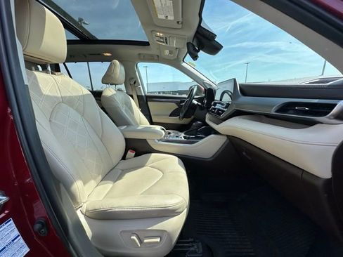 Used 2021 Toyota Highlander Platinum image 29